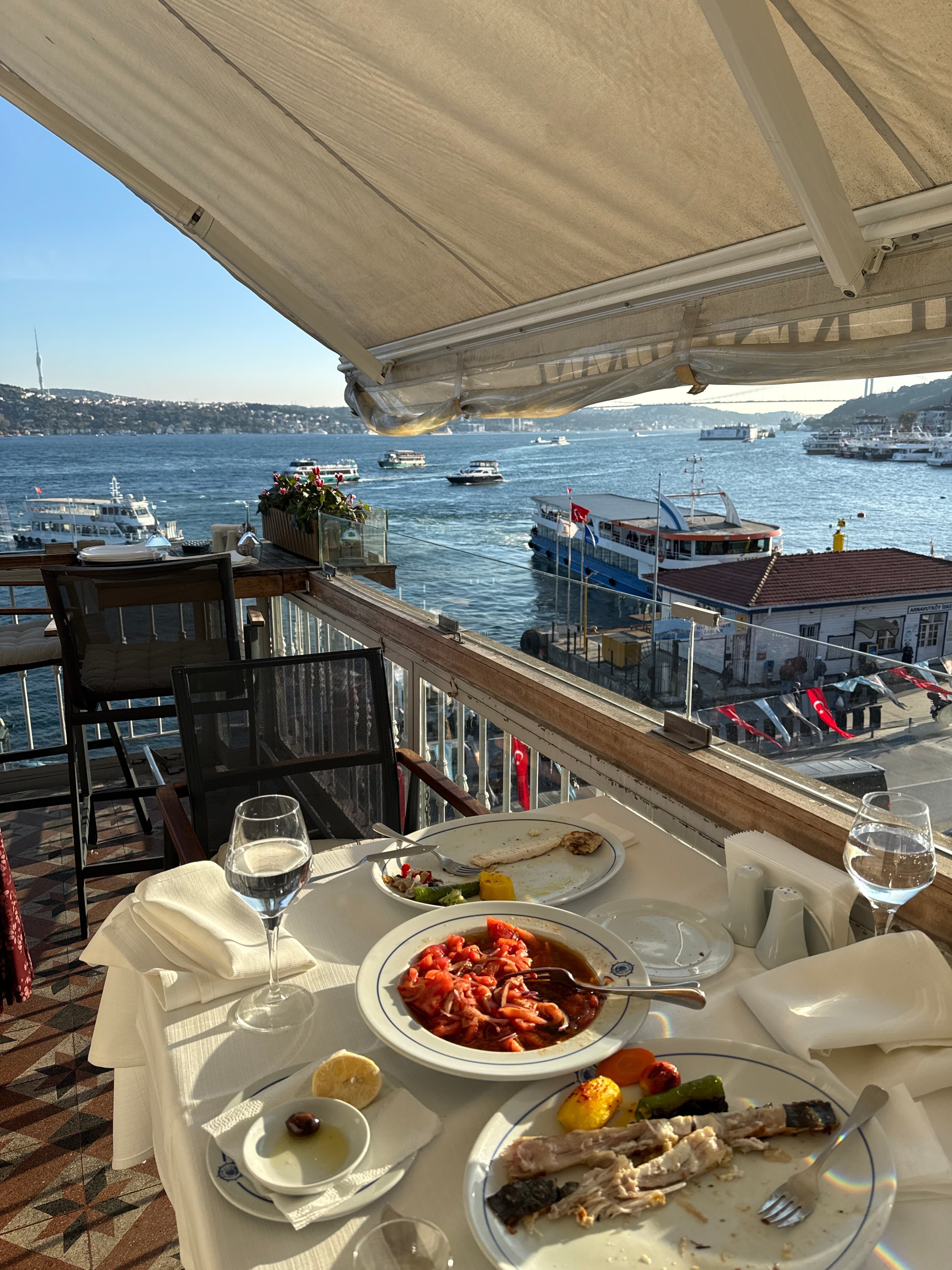 Sur Balik Arnavutkoy