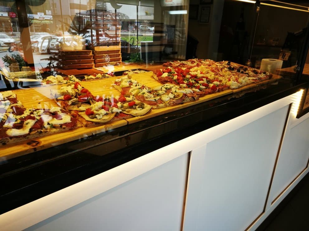 Pizzeria Luna Romana 4